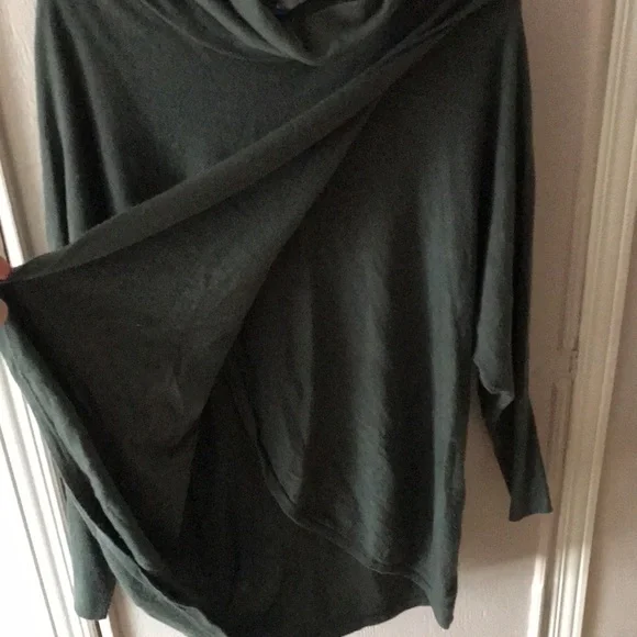 Cowl neck pull - Picture 2 of 2